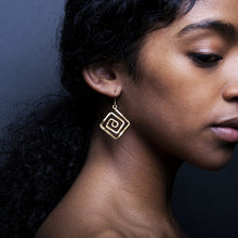Load image into Gallery viewer, Freya earrings
