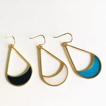 Load image into Gallery viewer, Golden Meteora earrings
