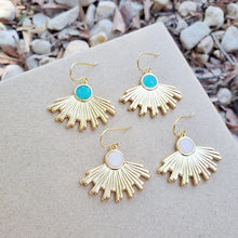 Load image into Gallery viewer, Elaine earrings
